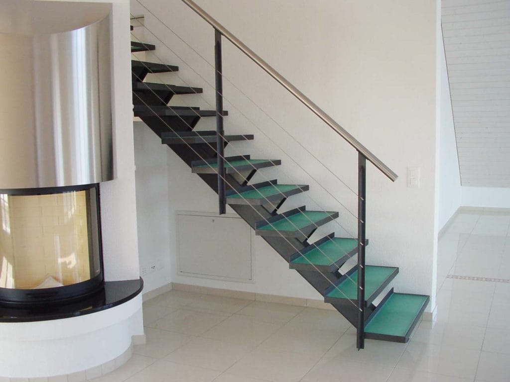Metallbau Treppe für den Innenbereich mit Glastritten