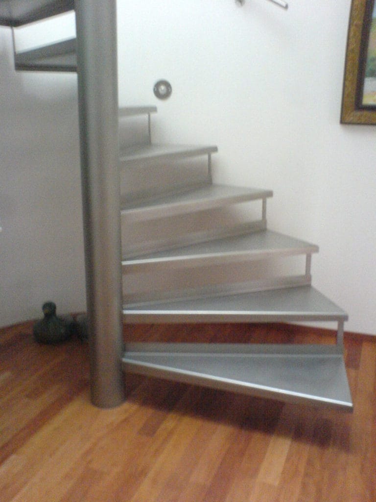 Metallbau Treppe für den Innenbereich - Wendeltreppe